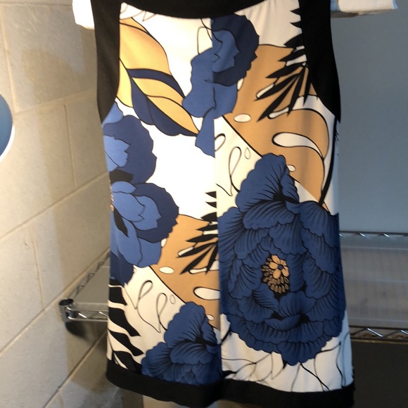 Stylish tank top by CDW Creative Design Works, Inc. Medium lightweight, tank top - Picture 2 of 9